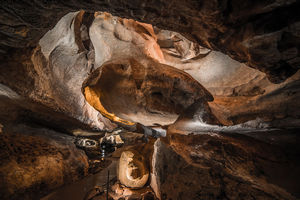 Dans les profondeurs des grottes de Sare