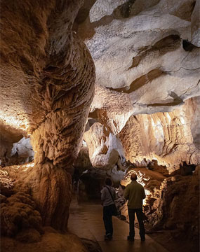 Visita de las cuevas de Sara